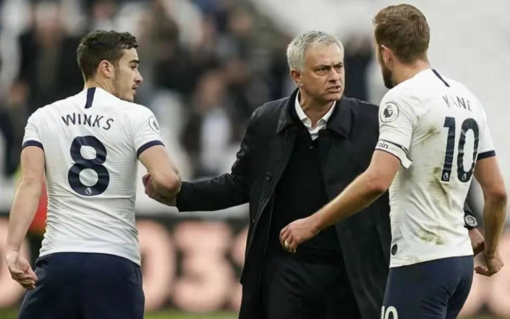  拜仁慕尼黑锋线大将遭遇重伤将缺阵三个月  