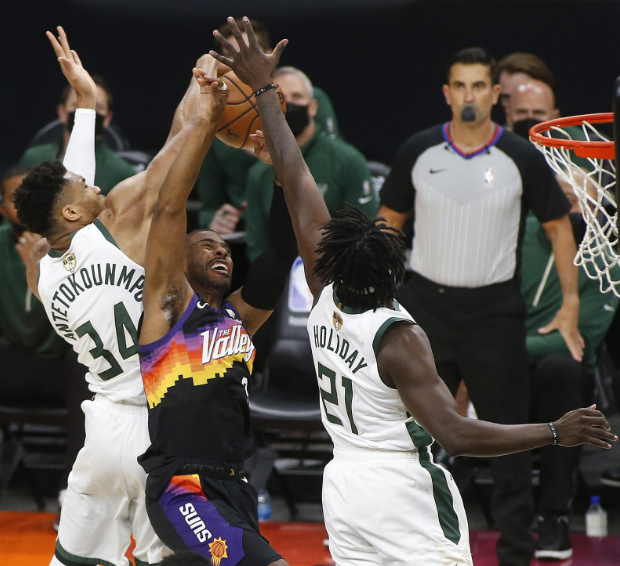  字母哥空砍准三双雄鹿连败  