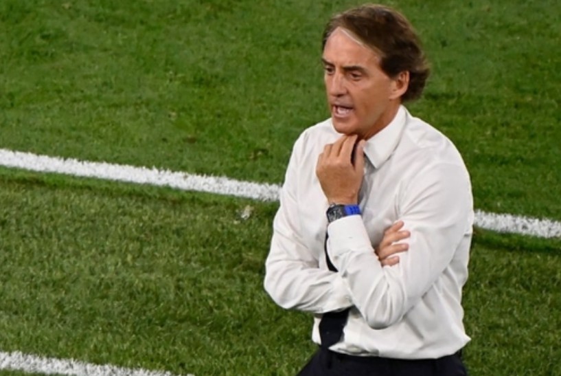  热刺战术革新奏效，客场逆袭曼联成功  